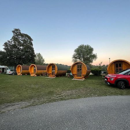 Donaucamping Emmersdorf エンマースドルフ・アン・デア・ドナウ エクステリア 写真